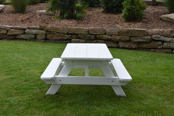 Kids Outdoor Table in HDPE Lumber